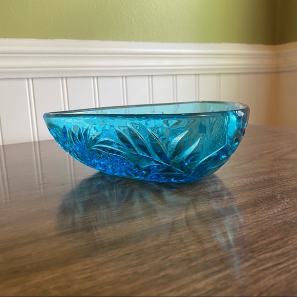 Vintage Aqua Glass Triangle Candy Dish - Hazel Atlas Pattern 6045 Stars Dish - Picture 3 of 7